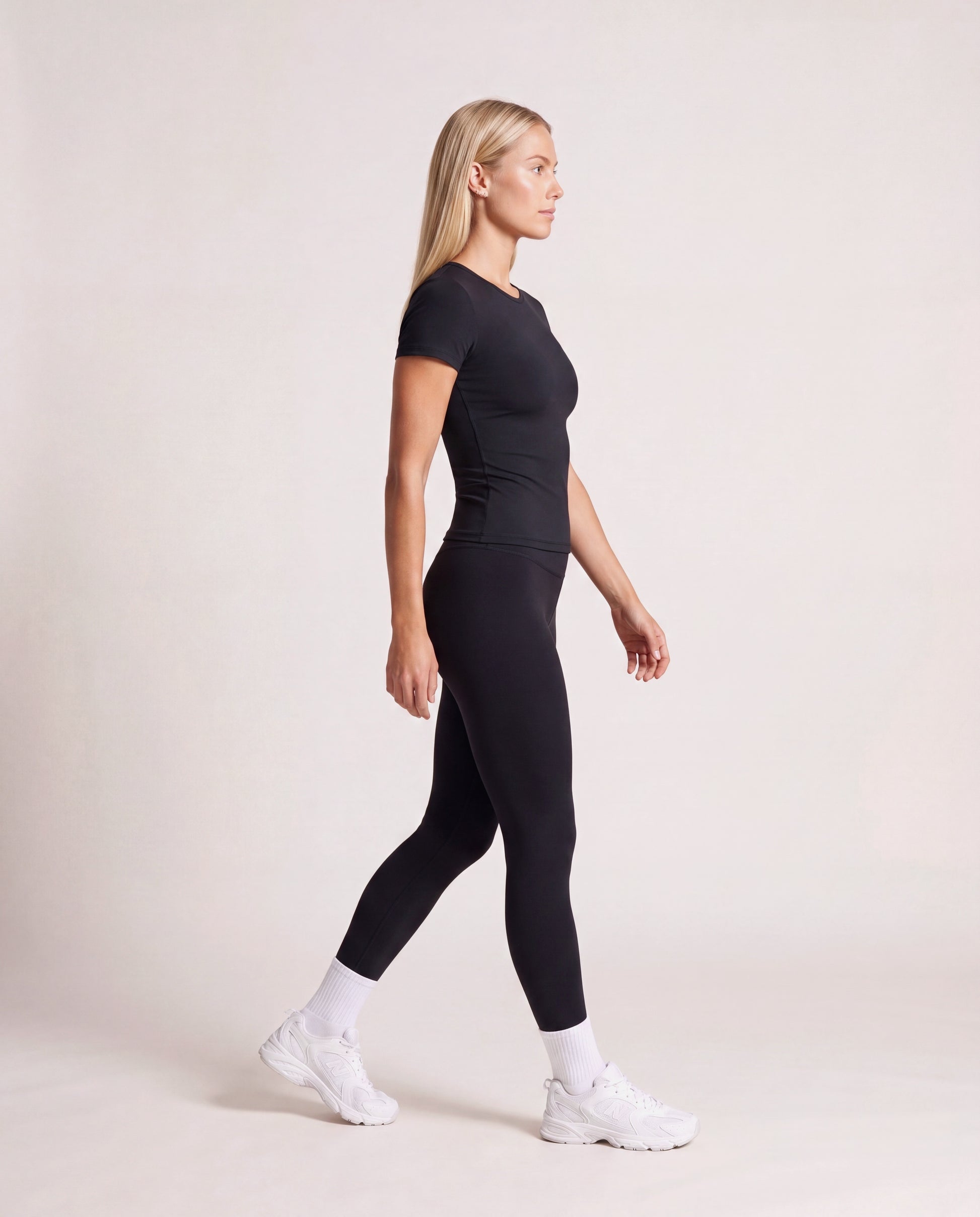 VARCEA Black Seamless T Shirt